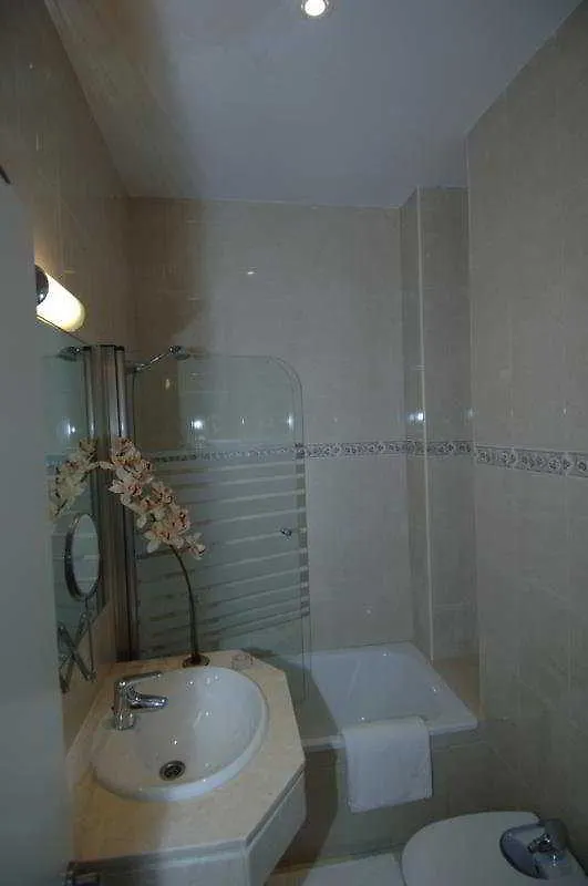فندق أن باتيو إن سانتا كروز إشبيلية